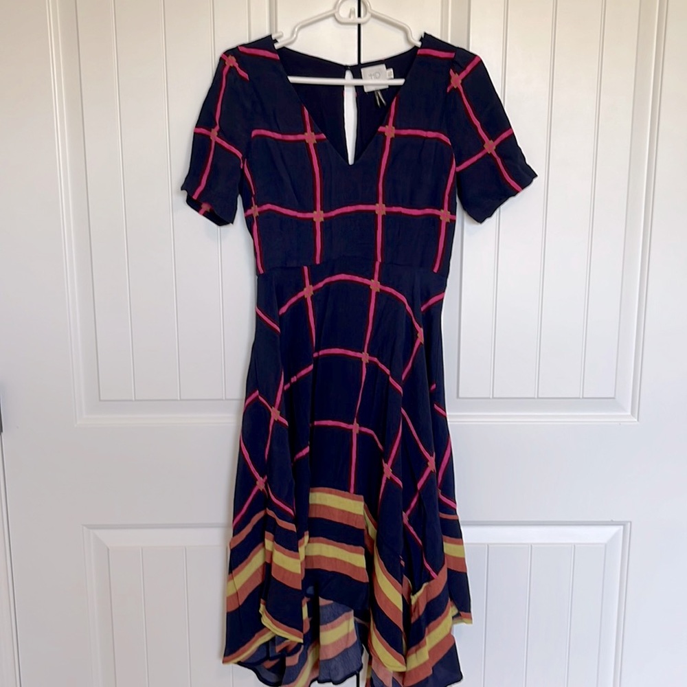Size 2 HD in Paris dress with asymmetrical hemline & back zipper.